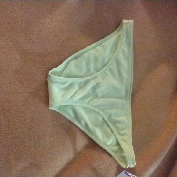 Ambercrobie - Picture 1 of 3